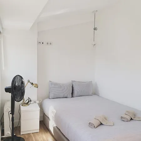 B&j Alfama Cruise Terrace 4 Apartamento *